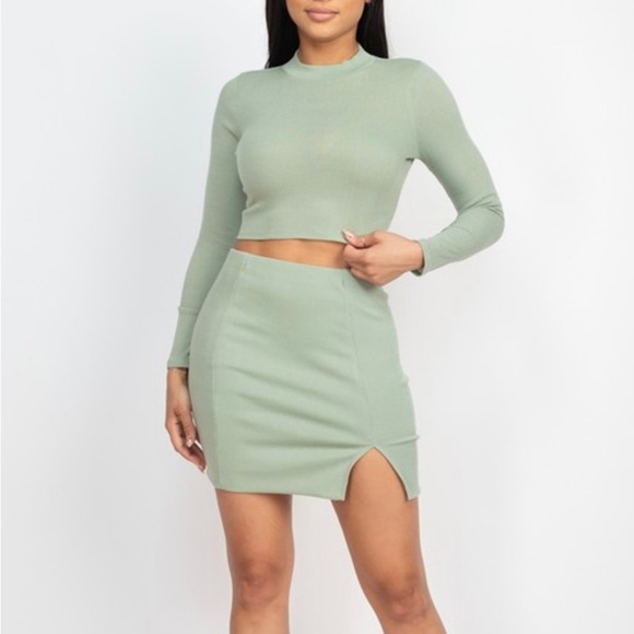 Solid Ribbed Crop Top and Skirt Set - Picture 1 of 4